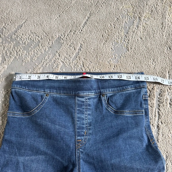 Spanx Jeans Cropped Flare Denim Medium Wash
High rise pull on medium - Picture 4 of 11